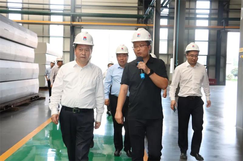 重慶市黔江區黨政考察團到明泰鋁業參觀考察