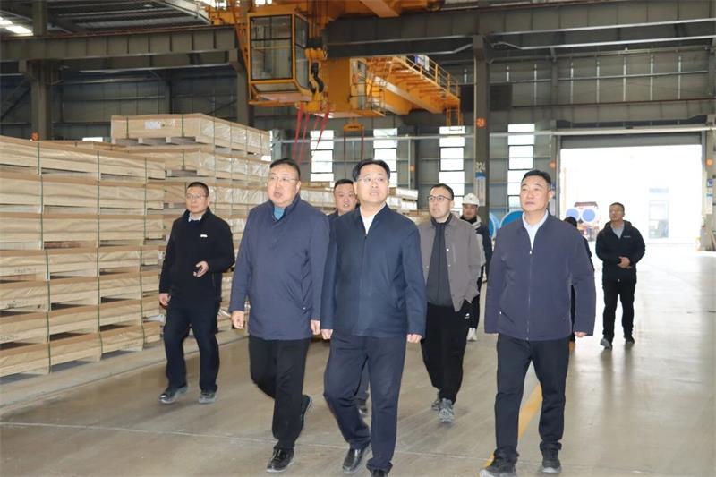 鞏義市委書記、市長郭程明蒞臨明泰鋁業慰問一線員工